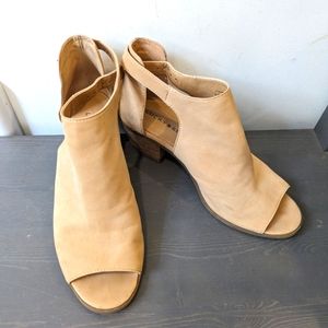 EUC Lucky Brand peep toe booties size 8.5